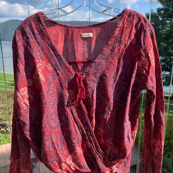 Hollister Boho Top; Women’s Small; Red + Blue Elephant print - Picture 6 of 6